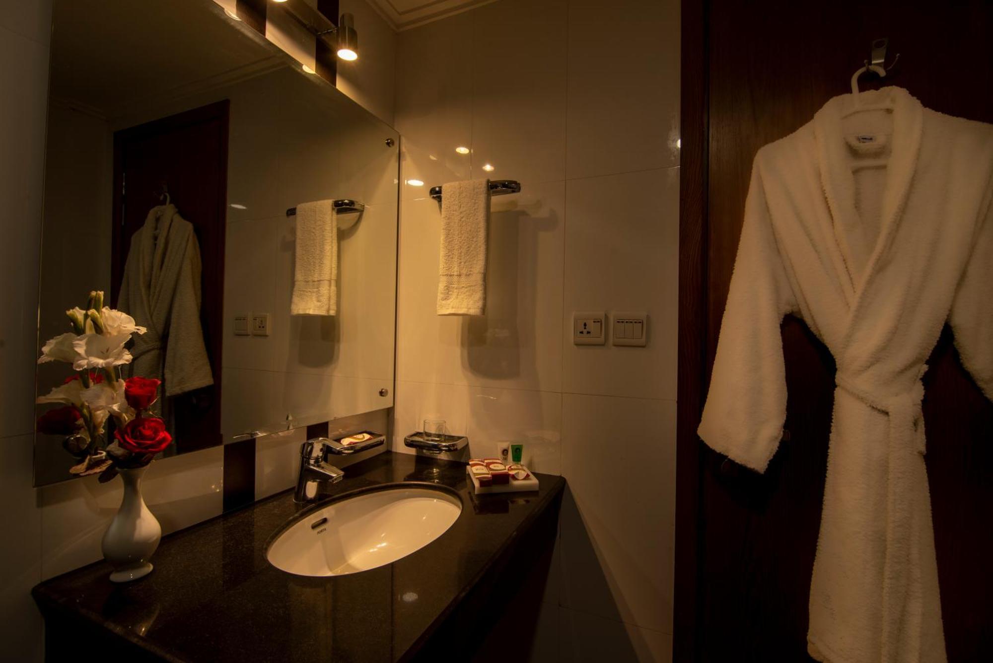 Hotel One Tariq Road Multan Exterior photo