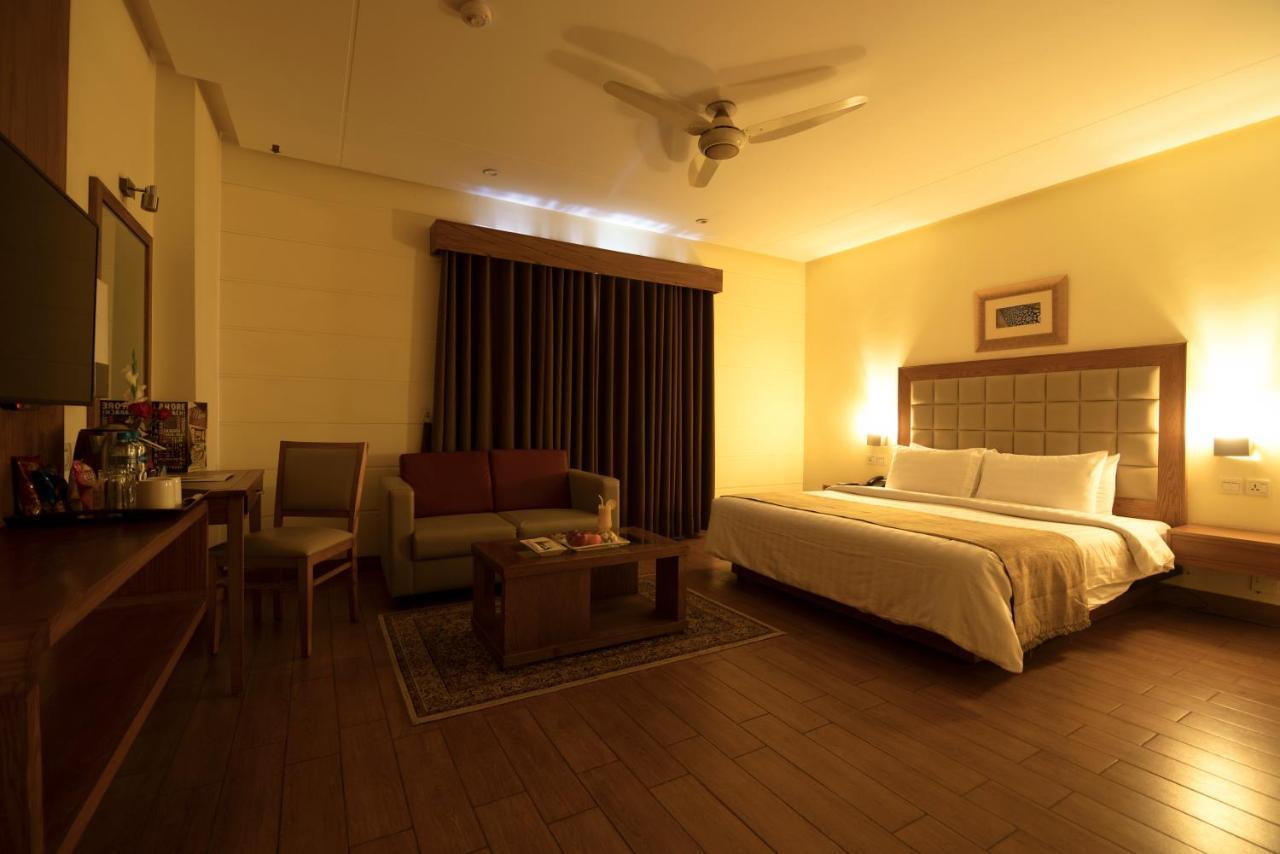 Hotel One Tariq Road Multan Exterior photo