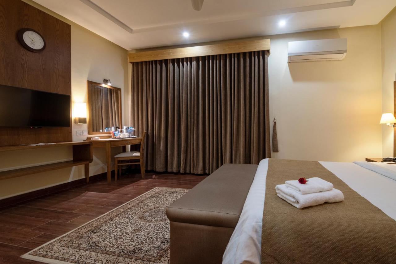 Hotel One Tariq Road Multan Exterior photo