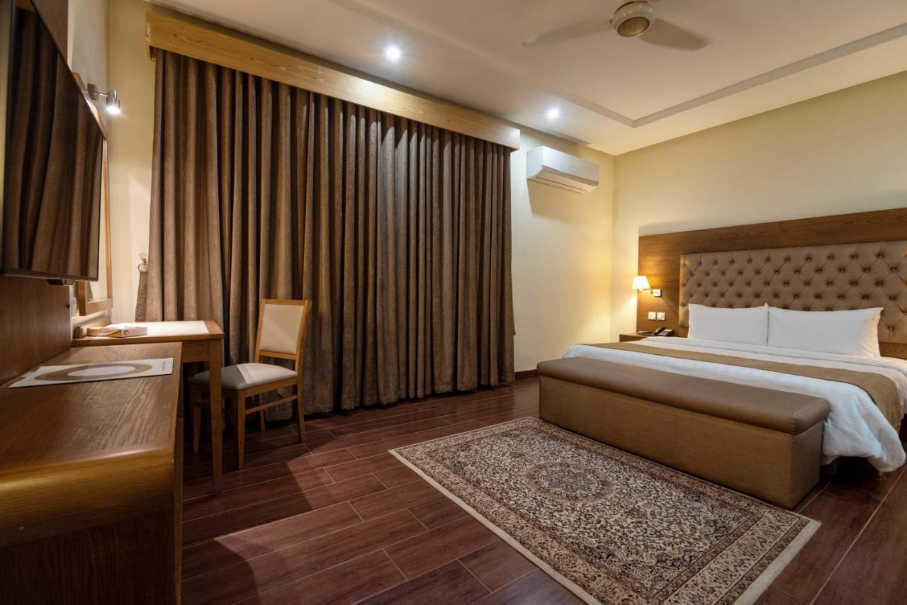 Hotel One Tariq Road Multan Exterior photo