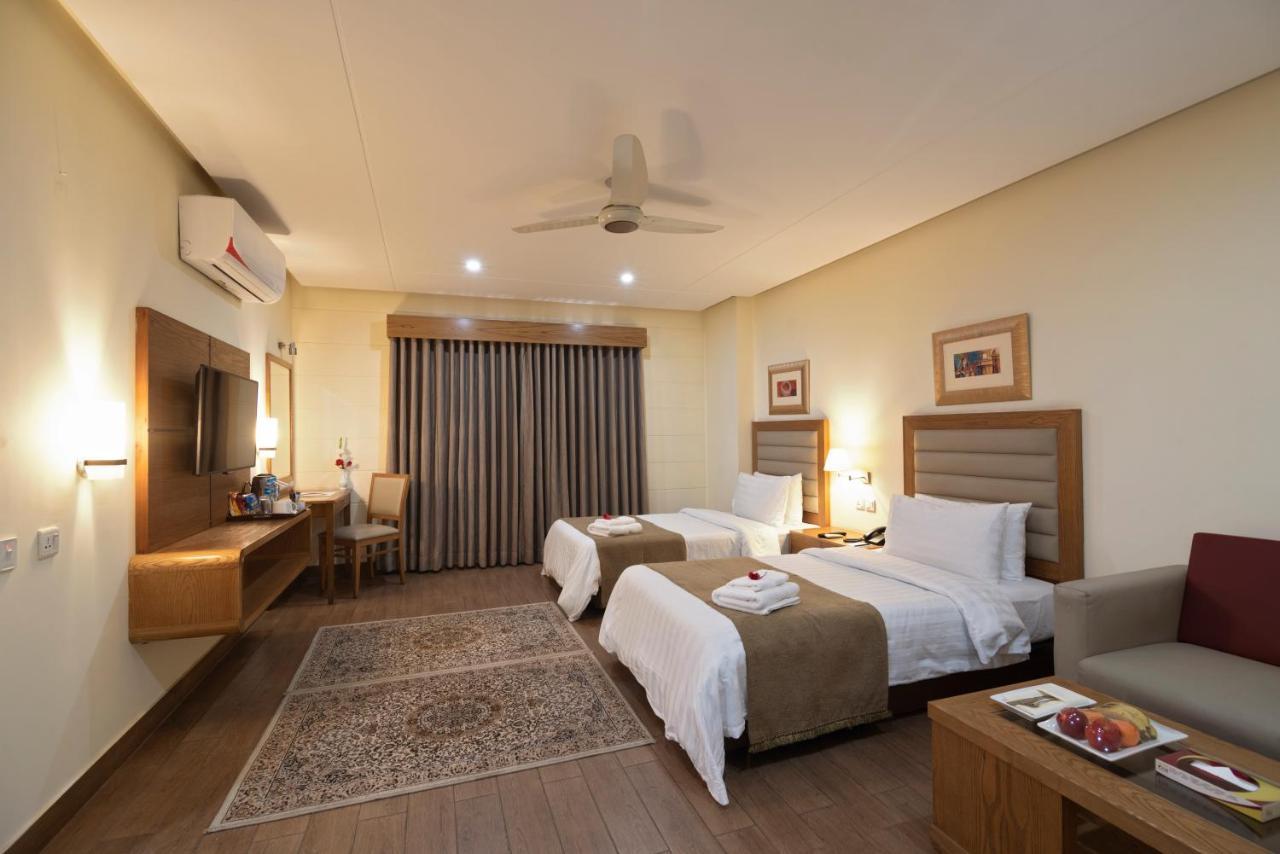 Hotel One Tariq Road Multan Exterior photo