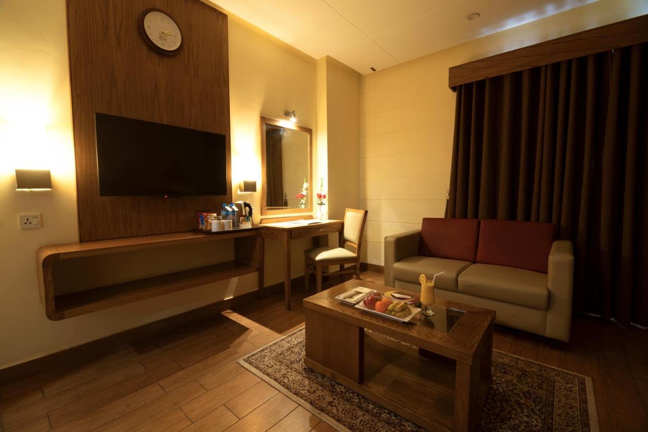 Hotel One Tariq Road Multan Exterior photo