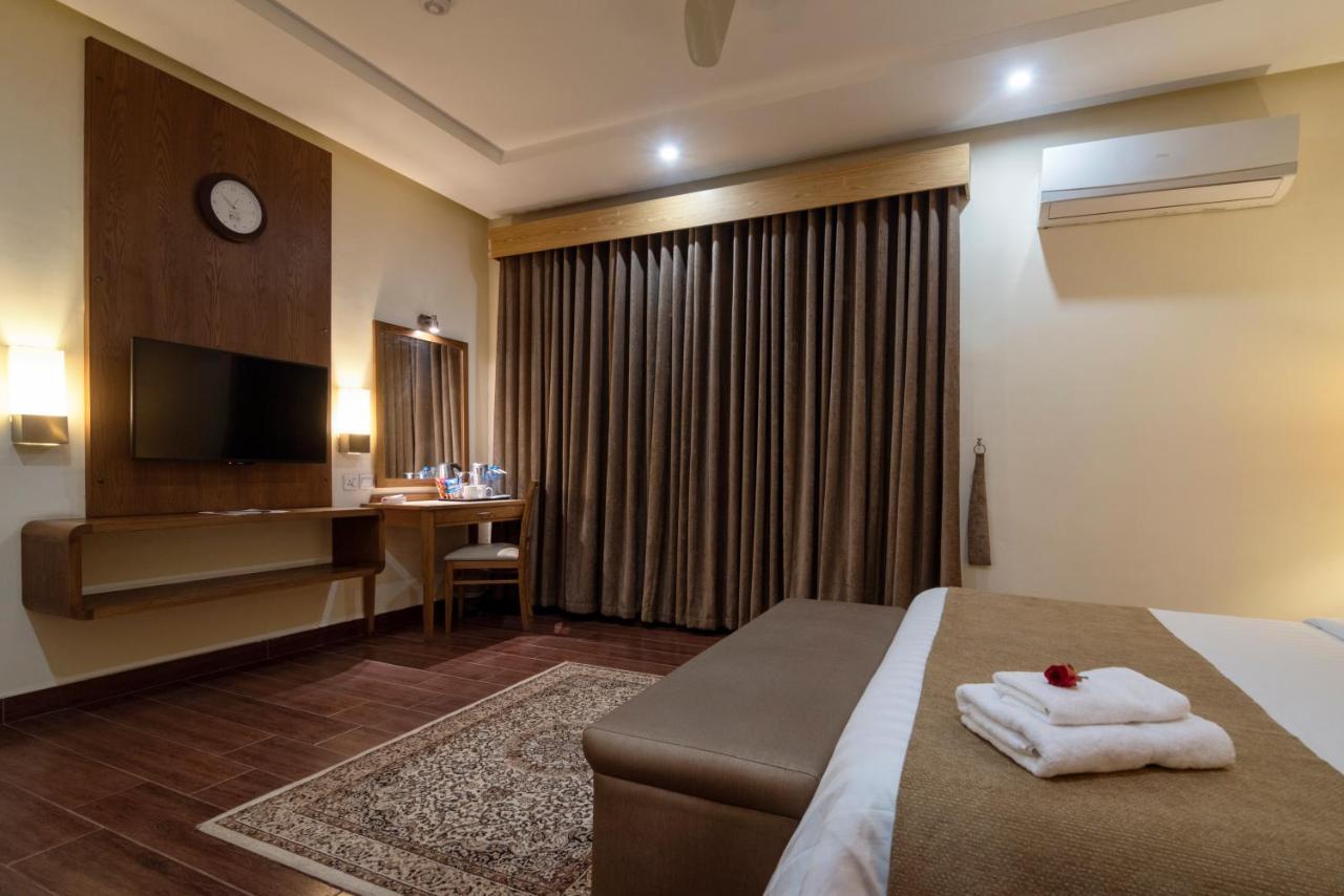 Hotel One Tariq Road Multan Exterior photo