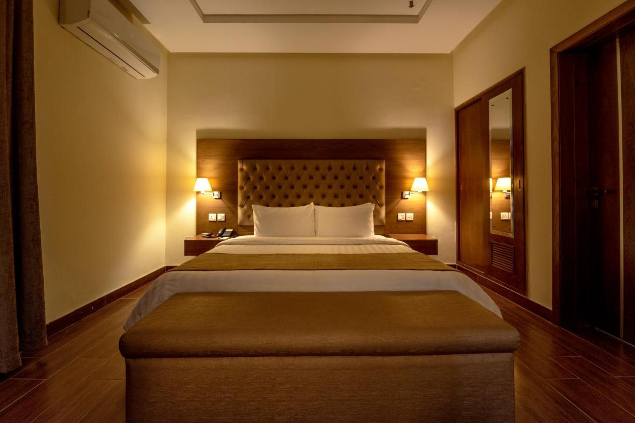 Hotel One Tariq Road Multan Exterior photo